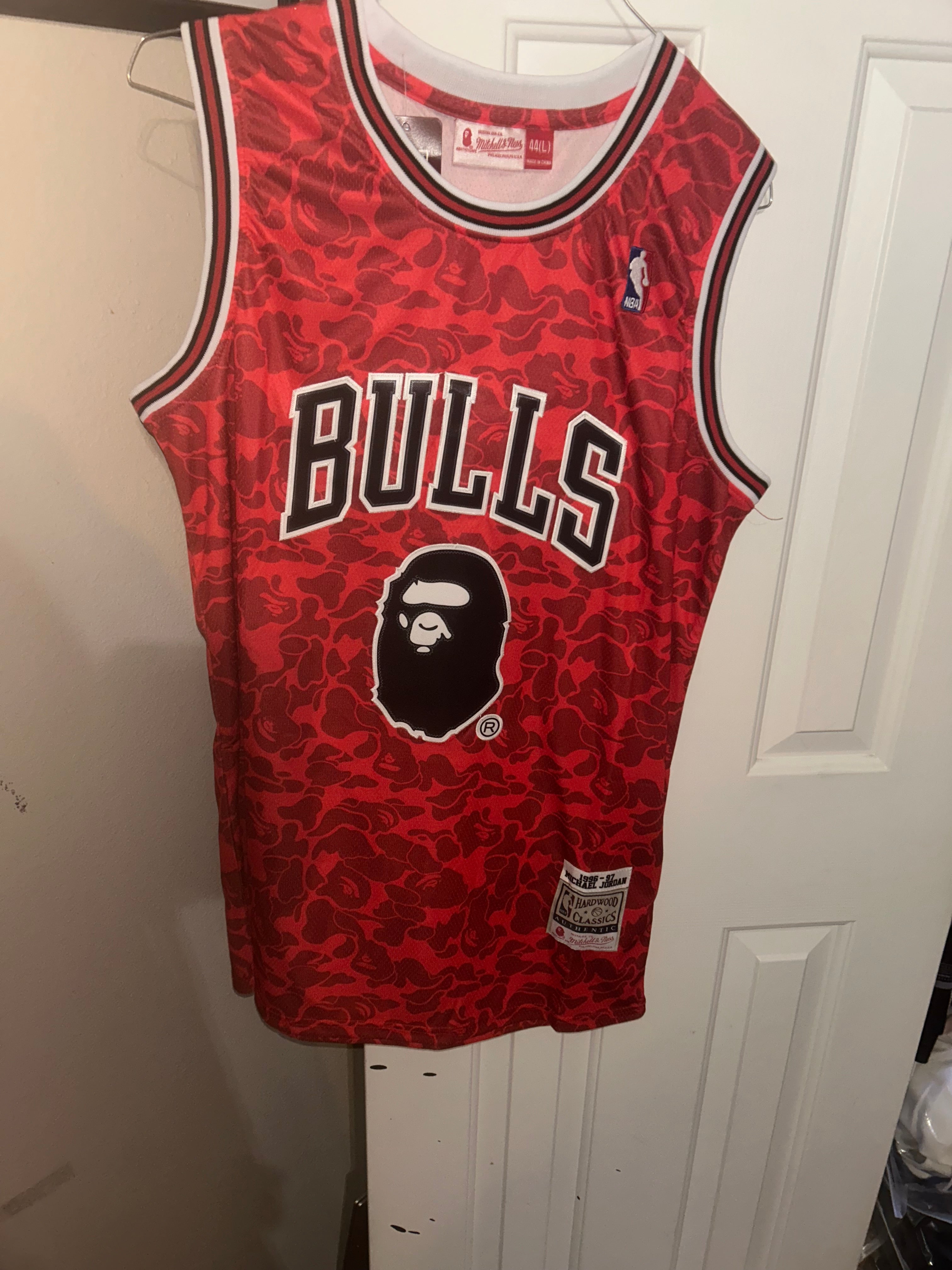 BAPE x Bulls red camouflage jersey size L
